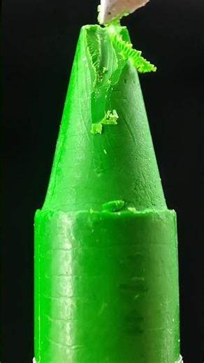 Green Crayon Destruction Is Incredibly Satisfying To Watch