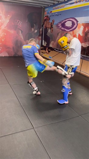Muay Thai Training - Pressure Fighting with Damien Trainor