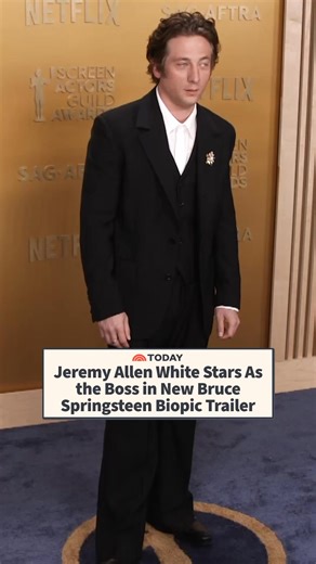 🔗: on.today.com/3HNHfym Jeremy Allen White is showing the world he does a pretty good Bruce Springsteen as he stars as the iconic singer in a new trailer for the upcoming biopic “Springsteen: Deliver Me From Nowhere.” 🎥: Getty Images | Today Show