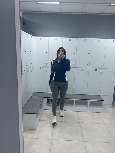 Stylish Locker Room Selfie Ideas for Fitness Enthusiasts