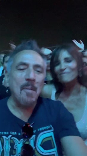 Fiesta Total en el Show de Luismi Cantamos juntos Dame Gracias Marcos Paz Gustavo Perez, Pablo y todo el equipo Fenix!!! Mi familia Feliz Cantando y bailando!!! Hermoso encuentro con mis amigos de la Banda de el Rey Sol!!! | Alejandro Lerner