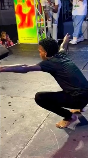 skeng who else is this energetic on stage 🤔 #skeng #shorts #fullimiaent
