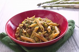 Pasta con asparagi e salsiccia