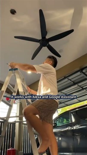 This Smart Bulb Makes Normal Lights Feel Dumb 🤯