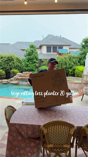 Small Rolling Planter DIY - Cute & Easy!
