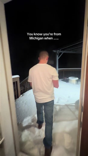 Bill Nye said “trust the science” so here we are throwing boiling water into the air #freezing #michigan #boilingwater #billnye #sciencethings