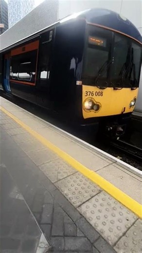 Class 376 Departing London Bridge
