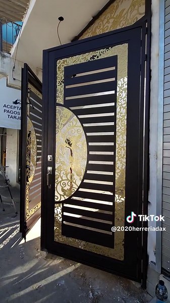 ⚜️Herreria y Estructuras D'AX⚜️ Hermoso portón con celosía ✅️Una gran variedad de diseños para su porton👌 Diseños en tendencia este 2024😱 ⚜️Herreria y Estructuras D'AX ⚜️ Fabricación de ✅Pérgolas con Policarbonato ️✅Tejabanes ️✅Protecciónes ️✅Puertas residenciales ️✅Celocias corte plasma ️✅️Escaleras ✅️Portones Automatizados y manuales ⚜️Portones Levadizo ⚜️Portones Corredizo ⚜️ Portones plegables a 2,3,4 y 8 hojas ⚜️ Portones Abatibles Solicita tu cotización sin compromiso C#el 3313044603 Wha