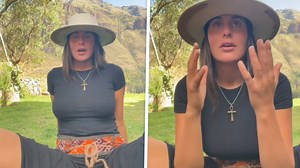 Vrijgevochten vrouw neemt deel aan 'free bleeding'-movement in het openbaar