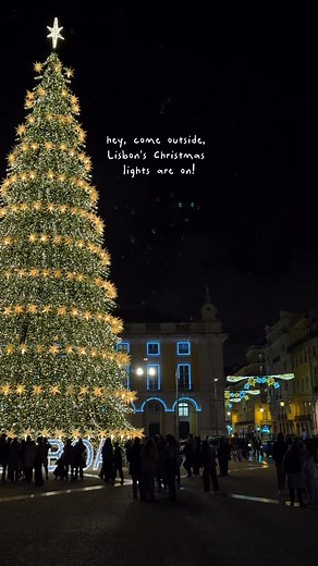 Lisbon’s Christmas lights are officially on! 🎄🎁🕯️ So get outside, get a hot drink and take a wander around the city as it’s beginning to look a lot like Christmas! ❤️ #wonderlandlisboa #wonderland #lisbonchristmas #lisbon #lisboa #luzesdenatal #natalemportugal #christmasmarkets #mercadodenatal #visitlisbon #lisboaportugal #lisboaalive #bomdialisboa #lisboapt #super_lisboa #VisitLisboa #amar_lisboa #lovelisboa #visitportugal #portugaldesonho #Super_Portugal #lisboasecreta #amar_portugal #portu