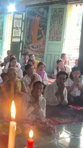 On the full moon day, Buddhists come to Phu Ly Binh Minh Pagoda in Vinh Long to listen to scriptu...