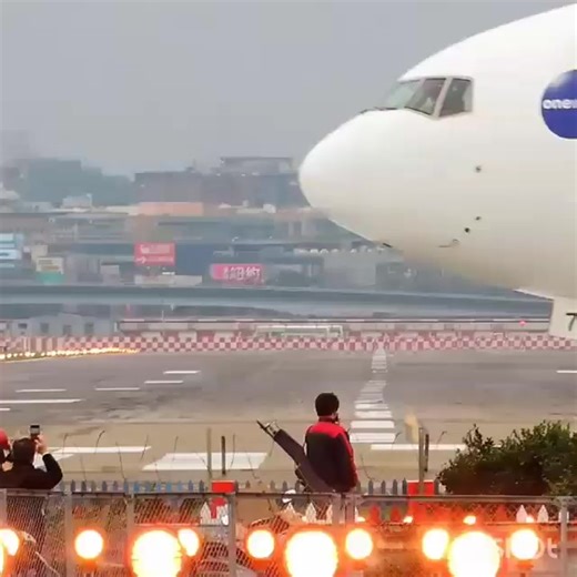 24K views · 479 reactions | Boeing 777 wide body aircraft close view (Japan Airlines) © @jal_kana #boeing777 #JAL #japanairlines #boeinglovers #aviation #aviators #aviationdaily #boeing #avgeek | Aviation | Facebook