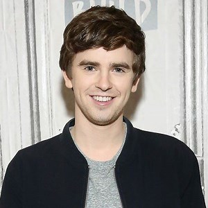 Freddie Highmore-Bio, padres, hermano, valor neto, novia, carrera, edad, altura - Biografía