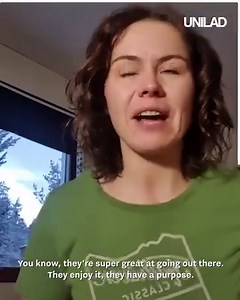 144K views · 861 reactions | Maiu has been using TikTok to share what life as a dog sled musher is really like, and how she looks after and feeds 120 dogs ❄ | UNILAD | Facebook