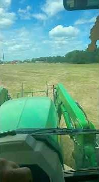 John Deere 450m baler. How baling works.
