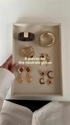Calling all our neutral girlies🤎✨We have some new additions we think you'd love in the range - shop them online and in-store at #lovisa #jewelrylovers #neutraljewelry #lovisajewellery #earrings