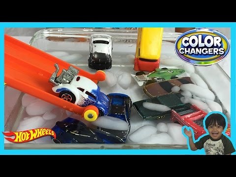 Ryan plays COLOR CHANGERS CARS Hot Wheels Color Shifters Toys
