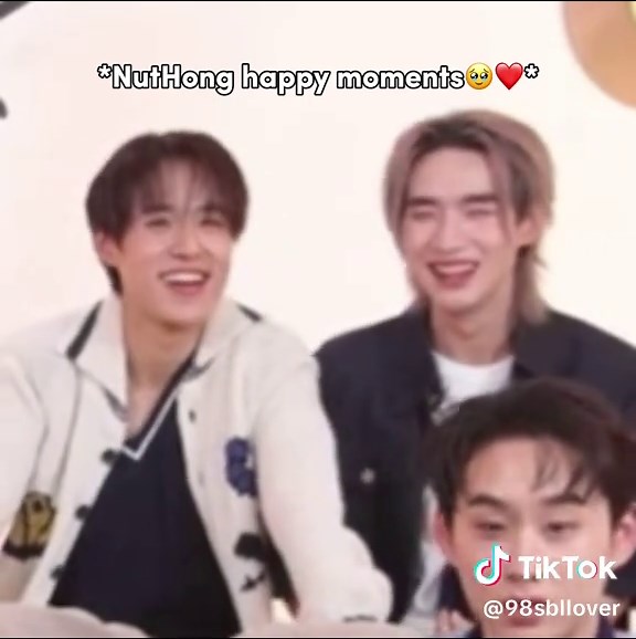 The entire live, my focus is just NutHong, i live for these NutHong moments 🥹❤️ #nuthong #nnutdan #hongshihoshi #ThamePoSeriesLive #GMMTV #risermusic #foryoupage