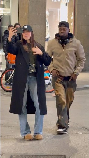 She was happy🥹🥰#love #lovely #kindness #explore #shorts #short #viral #fyp #amor #happy #paris