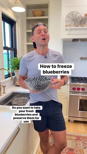 827K views · 20K reactions | Here’s how I freeze my fresh blueberries for use later on in the year! | Wyse Guide | Facebook