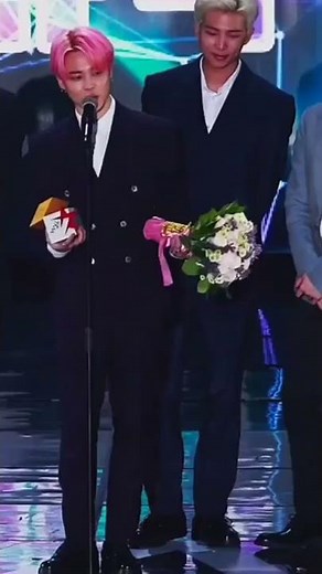 see jimin🥵and😍taehyung fight each other in stage like a child🥰cute moment.part-1🤣.#btssexyshort#v#rm