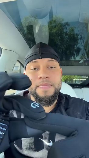 ❄️ Stay Warm, Stay Connected 📱Face winter with confidence in our double-layer gloves. The soft lining keeps your hands cozy and sweat-free, while the hydrophobic outer layer offers waterproof protection. 🌧️ Text or snap photos easily with touchscreen compatibility and maintain a secure grip with anti-slip silicone palms. Perfect for cycling, skiing, and outdoor activities❄️ ✅ Warm and dry in cold weather ✅ Easy phone use with touchscreen design ✅ Anti-slip for better control ✅ Soft coral fleec