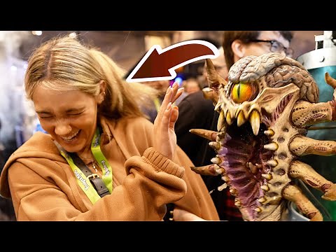 Alien Parasite Animatronic Jump Scares at Transworld Halloween 2023 Distortions Unlimited Booth
