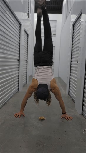 Doing A Handstand Challenge While Security Doesn't See Me #nomad #calisthenics