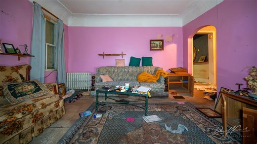 You Won’t Believe This Abandoned 1985 Time Capsule House