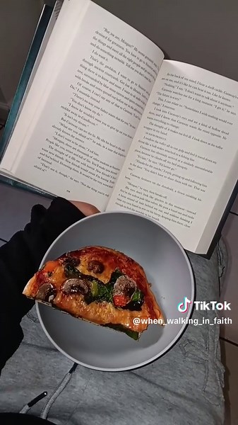 Simple things! Homemade pizza & reading! 🙌🏽💛🩷 | Homemade Pizza