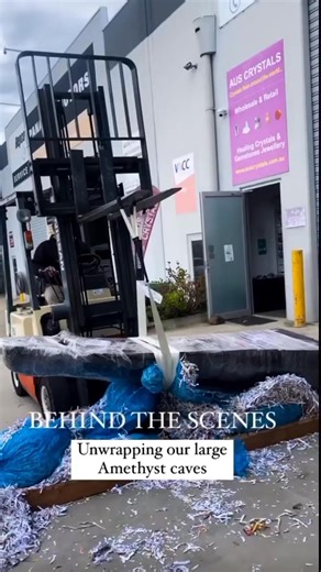 1000 kg 3 meter amethyst cave. Video 🎥 copyright ©️auscrystals #minerals #mineralspecimen #mineralsforsale #fineminerals #gemsandminerals #rocksandminerals #specimen #specimens #crystals #crystaladdict #crystal #crystalhealing t#crystalmagic #crystalshop #crystallove #crystalcollection #crystal #gemstones #gem #healinggems #rock #mineralsminer #tucsongemshovw #munich #usa #uk #france | Mirson Fine Minerals