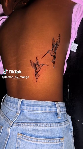hummingbird tattoo🌸🌸 #hummingbird#hummingbirdtattoo#birdtattoo#humming#tattooshopkenya#tattooshopnairobi#trends#yp#fyp#tiktokers#tattoobymango#tattooandpiercings#tattooist