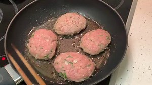 【豚ひき肉でつくね】パサつかない！フワフワ甘辛、大葉の香り良き！つくねの作り方。ドイツで自炊。