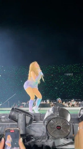 Shakira - TQG - Karol G - Las mujeres ya no lloran tour