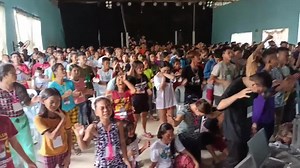 701K views · 69K reactions | IN THE MIDDLE OF THE MINISTERING TO THE YOUTH, NIKALIT LANG UG BROWNOUT‼️ Almost 500 ka mga youth ang nitambong sa camp. Bisan naay pay kuryente, mura kag naligo sa imong singot sa ka init. Ug sa dihang nikalit lang ug Brownout, abi namo nga maundang na ang ministering. Pero instead nga maundang, mao ni ang nahitabo. | Influence Worship | Facebook
