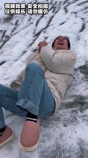 知らない雪だるまに絶対に近づいて蹴ってはいけない！