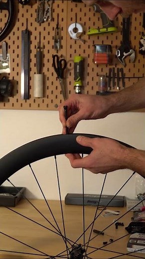 Montage Roue Carbone Gravel en Tubeless