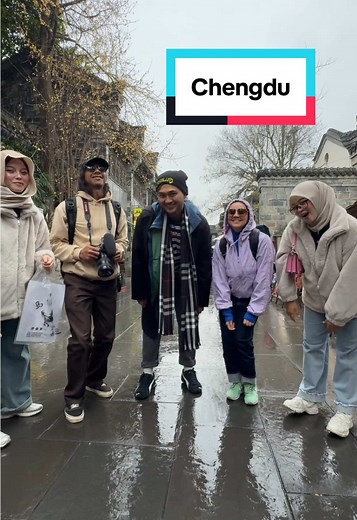 In Chengdu with @aisyah🦢 @c.hzrina #china