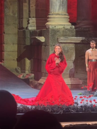 El hijo de Lydia Bosch llora de emoción por su regreso al teatro