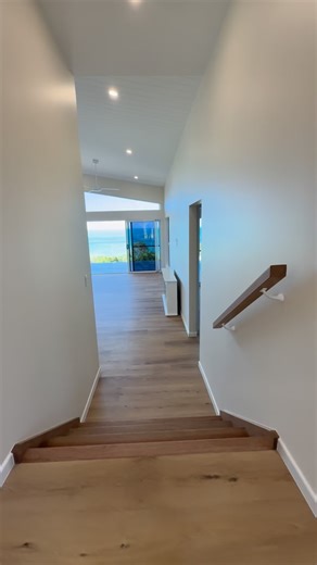 Welcome to the practical completion stage of our Hydeaway Bay project. These new homeowners are about to live the dream! 🌴🎣 | Brahman Builders