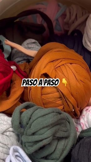 "¡NO LO TIRES! Usamos TODOS los RESTOS de TRAPILLO para hacer una ALFOMBRA MULTICOLOR 🎨✨"