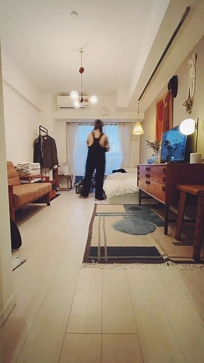 minami on Instagram: "・ ・ #mnmii___模様替え ・ ・ #ひとり暮らし #一人暮らし #一人暮らしインテリア #賃貸インテリア #大人の一人暮らし #ワンルーム #部屋作り #グリーンのある暮らし #お花のある暮らし #日々のこと #暮らしの記録 #メイクマイルーム #livingroom #myroom #roomdecor #interior #mygoodroom #apartmentdecor #antique #vintage #vscocam #vsco"