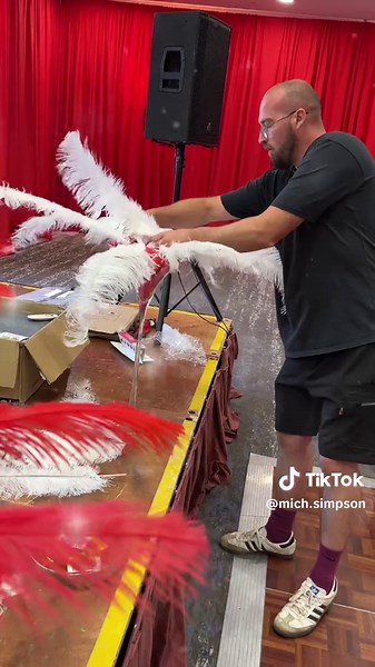 Putting together Ostrich feather centrepieces for moulin rouge charity event. #moulinrouge #gatsby #1920s #paristhemeparty #ostrichfeathers #centerpieces #centerpiece #eventdressing #rentevent #renteventdecor #venuedressing #eventdecorations #eventdecorator #martinivase #cotswolds