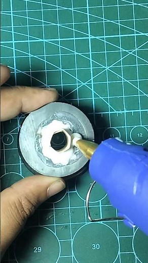 👉 Fix Magnetised Screwdrivers With This DIY Trick
