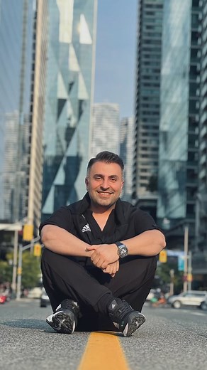 Alireza Talischi on Instagram‎: ". بخاطر «درخت های چنار» قیمت کوچه و خانه هایش بالا رفت ، ولی اهالی محل باغبانی که همه عمرش را برایشان گذاشته بود ، نمیشناختند. دقیقه هام ، شقیقه هامُ سفید کردن 🤍🍁"‎