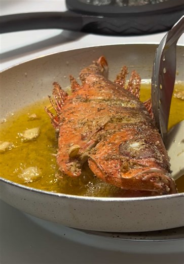 Hey yall happy blessed Monday. I hope yall had a lovely weekend. Over the weekend I made some fish and it was bomb 🔥🔥🔥🔥🔥 if it’s red ❤️🐟 it’s in my belly 😁😅 you can make any sauce you like for your fish , I always switch it up I would have loved some chili pepper water but I didn’t have 💀🤦🏻‍♀️