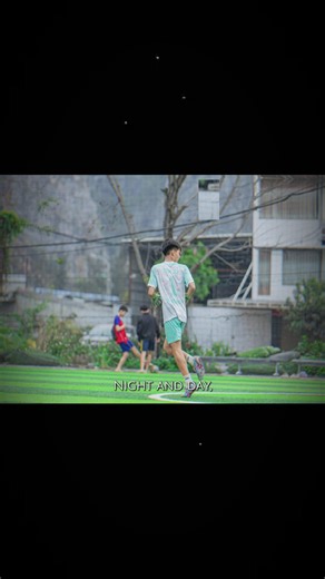 Thái Hà – thủ môn được đánh giá cao của FC 211. Sở hữu chiều cao tốt cùng khả năng phản xạ nhanh nhạy, Hà luôn mang lại sự yên tâm trong khung thành. Là cái tên đã được nhiều đội bóng đá phủi tại Cẩm Phả biết đến và từng muốn chiêu mộ, Hà cho thấy mình là một thủ thành bản lĩnh và ổn định. Lần này, FC 211 đã có được một chốt chặn đáng tin cậy nơi khung gỗ. Với sự chắc chắn và tinh thần thi đấu máu lửa, Thái Hà hứa hẹn sẽ giúp hàng thủ của FC 211 trở nên vững chắc hơn, sẵn sàng cùng đội bóng chin