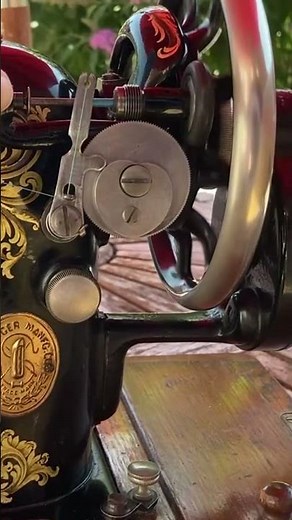 Vintage 1920's Singer 128K Sewing Machine Bobbin Winding #shorts