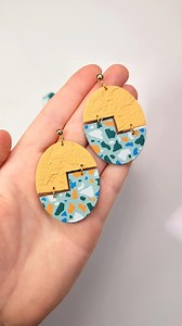 75K views · 995 reactions | What do you think of this Terrazzo silkscreen set? It comes with two screens that you rotate and use twice so you end up with a terrazzo pattern with four colors! #terrazzo #silkscreen #jewelrymaking | The Clay Impress | Facebook