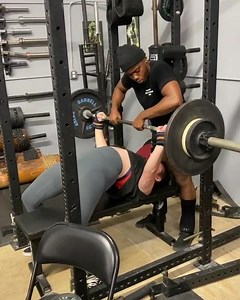 Super smooth. . Repost from @rdl84kg • 3ct pause single at 175lb RPE6.5 🤩 vibes in the gym were immaculate last night . #atlasstrengthshop #strongman #powerlifting #benchpress #bench #chestday #usapl #lsupowerlifting | The Atlas Strength Shop